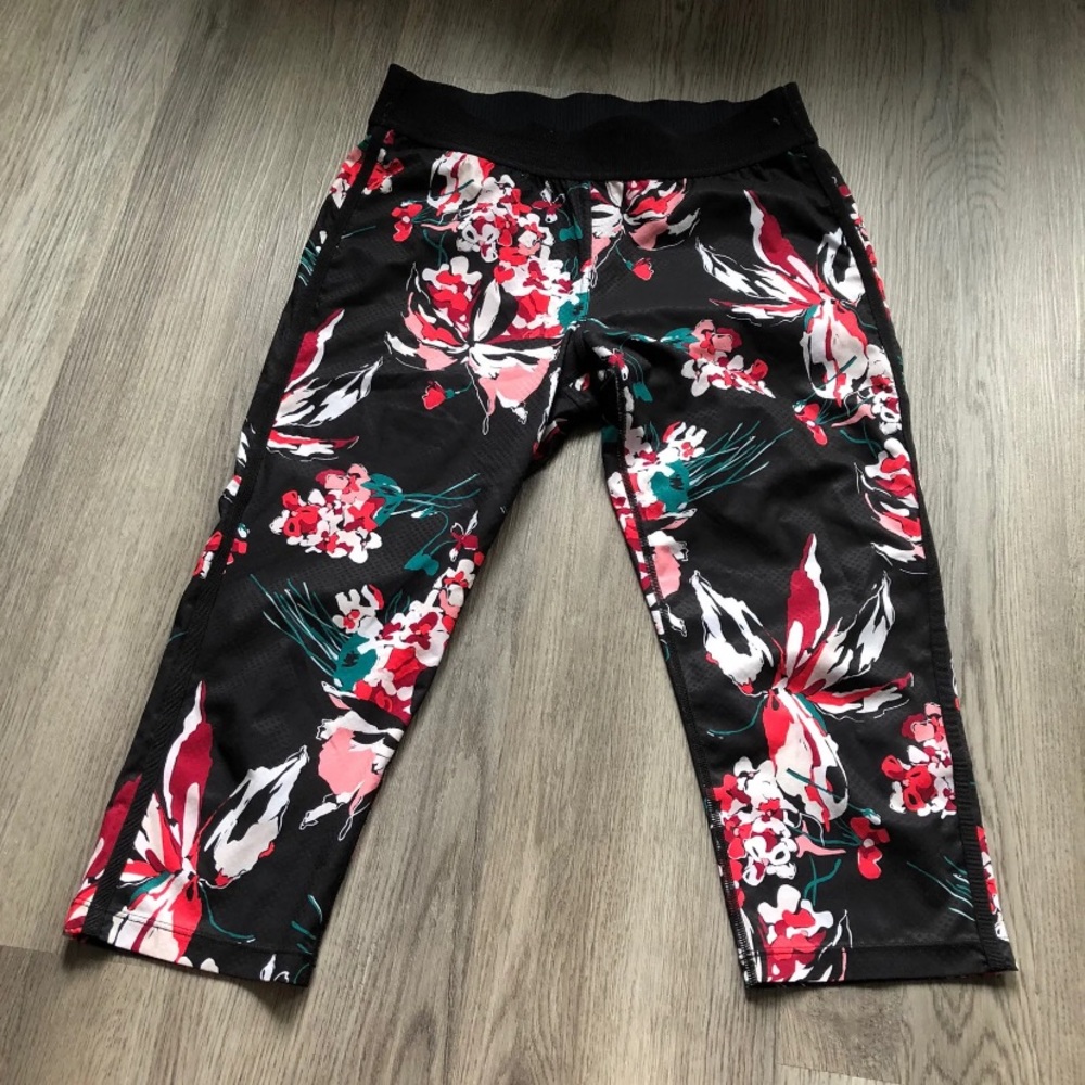 Athleta Derek Lam cropped leggings size small .
